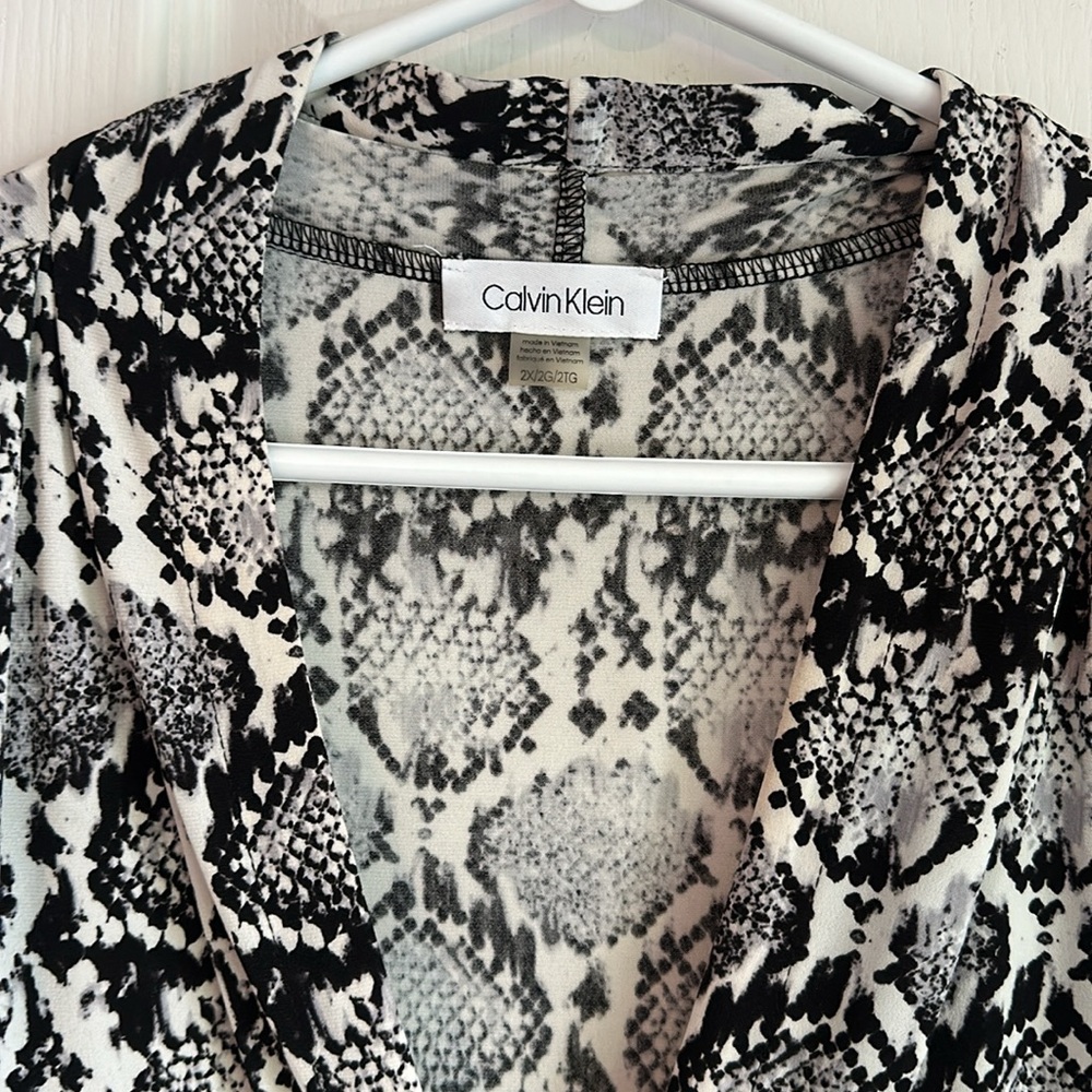 CALVIN KLEIN snakeprint sleeveless blouse - Picture 2 of 3